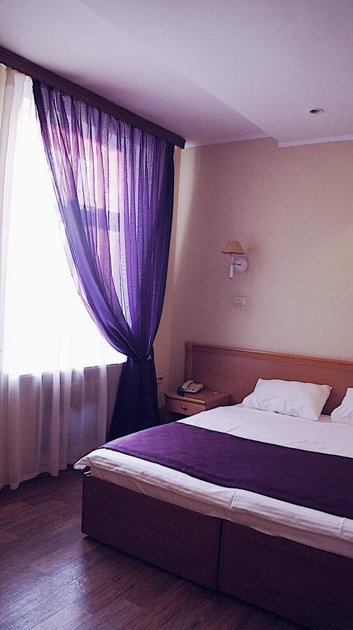 Ural Hotel Магнитогорск Екстериор снимка